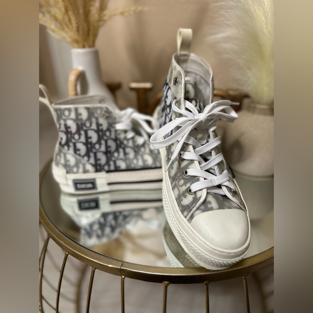 Dior White and Gray High-Top Sneakers with Logo Pattern - Picture 14 of 15
